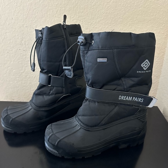Kids’ Dream Pairs Waterproof Winter Snow Boots | Size 4 - Picture 5 of 8